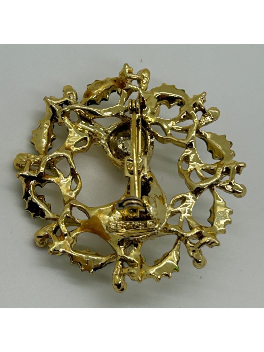 Vintage Christmas Reindeer Wreath Brooch Pin Gold Tone Enamel Rhinestone Holiday - Picture 9 of 12
